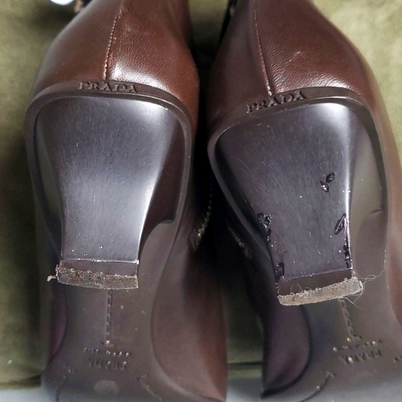 Prada chocolate brown leather bootie with kitten heel. Size 5.5 - Picture 6 of 9